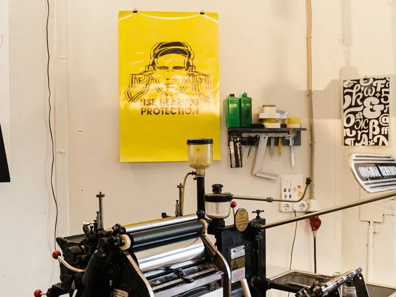 Affiche dans un atelier d'impression grand format à Landivisiau